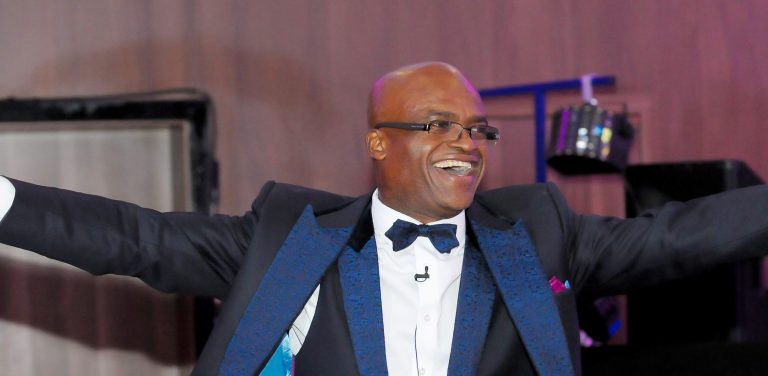 Asbestos trade association welcomes Kriss Akabusi to host awards event