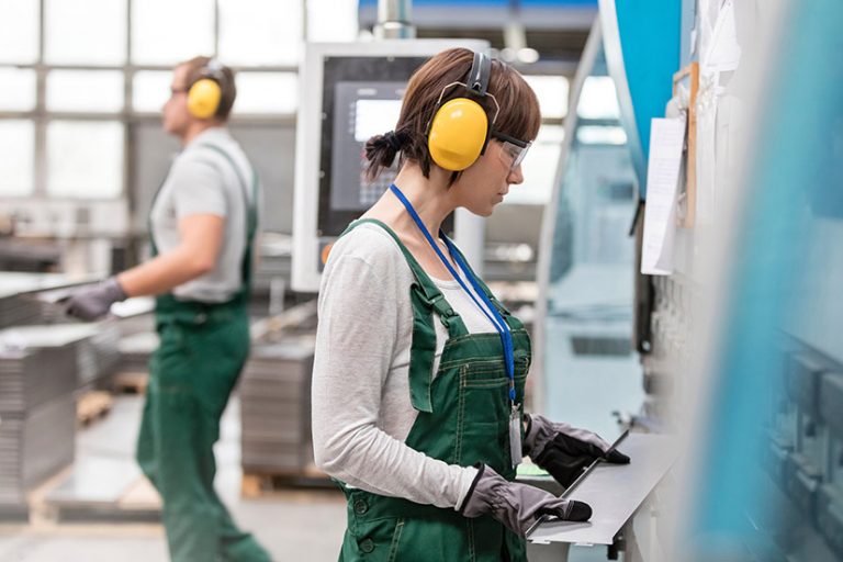 Manufacturing output volumes fall, but near-term outlook improves