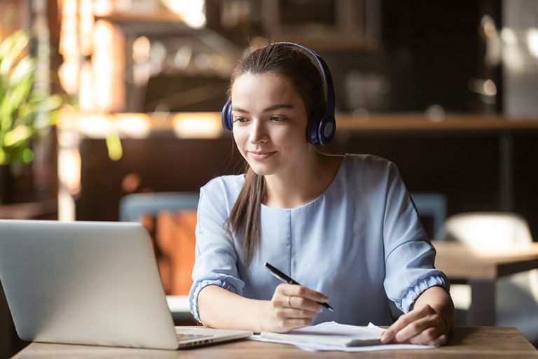 Aldi expands virtual retail training for UK students