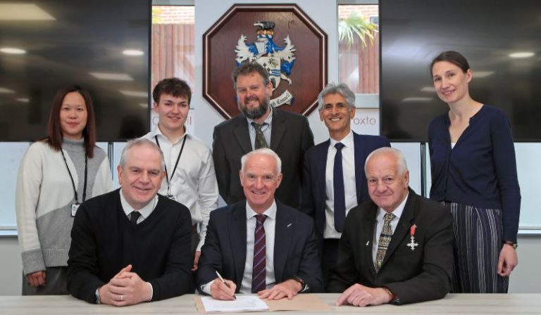Broxtowe Borough Council signs new contract for housing scheme with Peter James Homes
