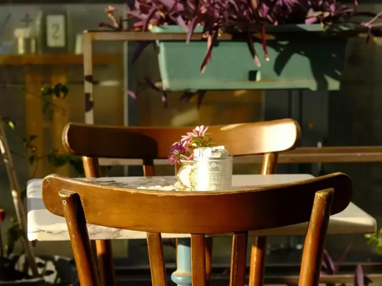 Businesses urged to secure outdoor seating licences